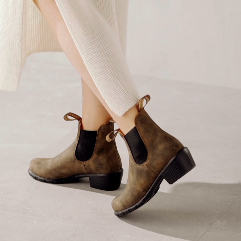 Blundstone #1677 WOMEN'S SERIES
HEELED BOOTS - RUSTIC BROWN - 9